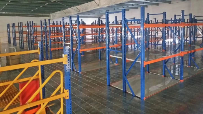 汽車行業(yè)閣樓貨架